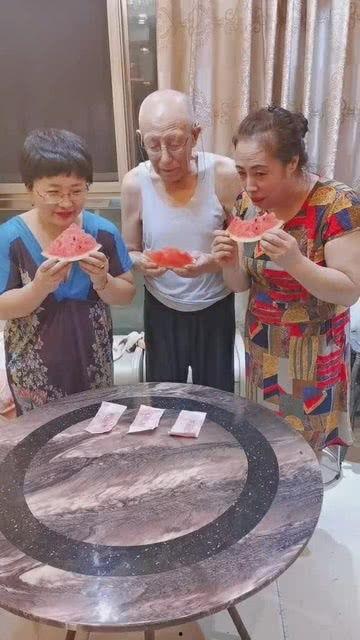 爸爸吃瓜大赛视频,欢乐盛宴，谁将笑到最后？