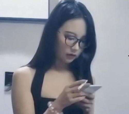 吃瓜眼镜妹宿舍,揭秘校园生活里的欢乐时光