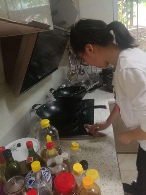 舅妈家吃瓜视频,揭秘家庭欢乐时光