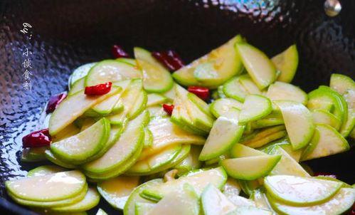 小瓜适合什么季节吃,夏季餐桌上的清凉佳品