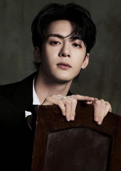 瓜地吃瓜曾舜晞,曾舜晞演绎夏日清新风采