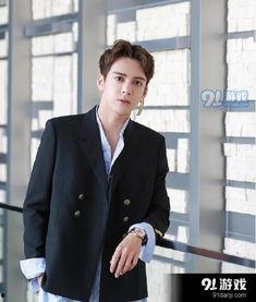 瓜地吃瓜曾舜晞,曾舜晞演绎夏日清新风采