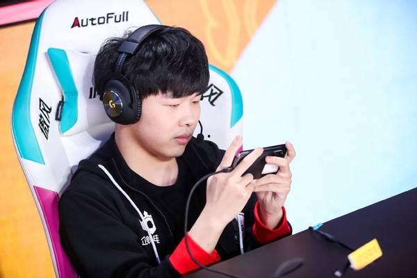 瓶子吃瓜转会,揭秘转会背后的精彩故事